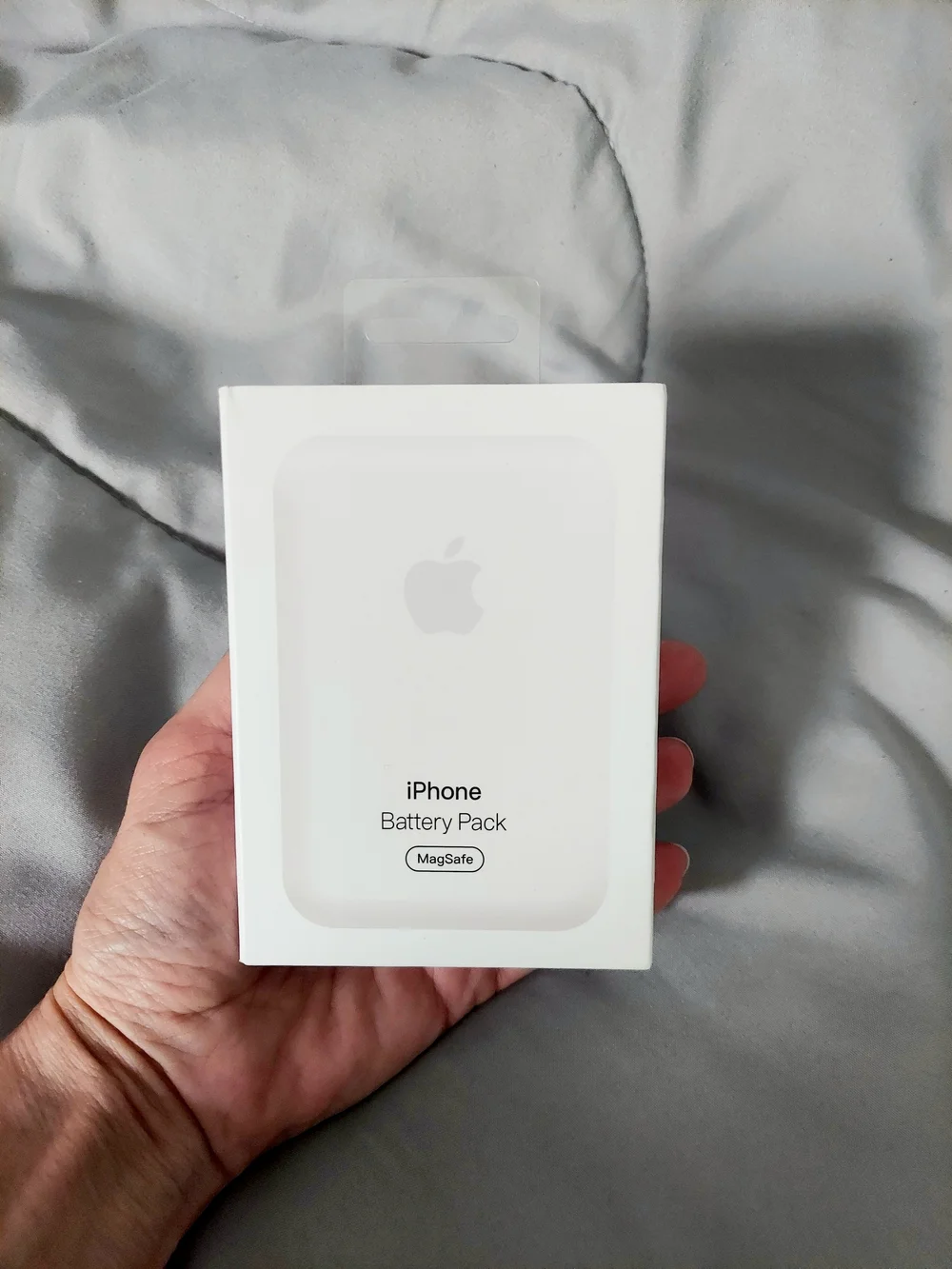 Apple MagSafe iPhone MagSafe White Portable Charger Battery Pack NWT Resortwear